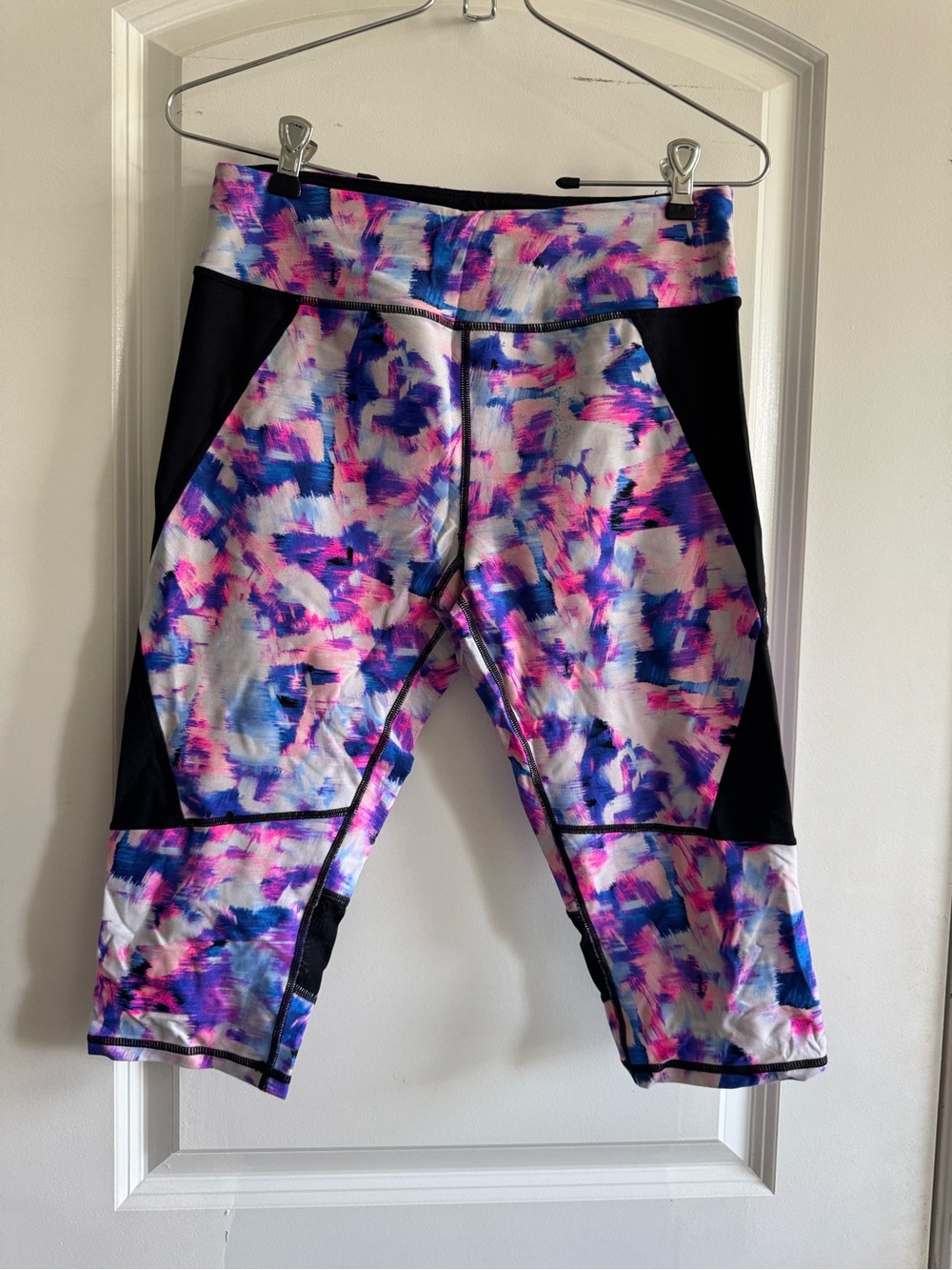 Calvin Klein | Performance Quick Dry Active Capri Leggings Pink & Blue Print